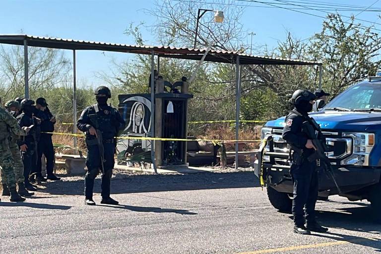 Hallan un cuerpo envuelto en cobijas por la entrada a Costa Rica, al sur de Culiacán