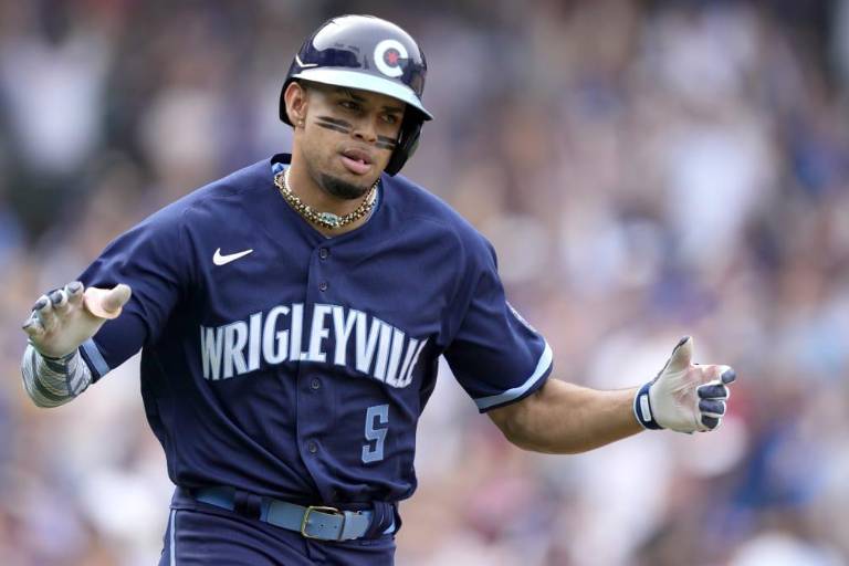 Cachorros maniatan a Guardianes de la mano de Steele y Morel