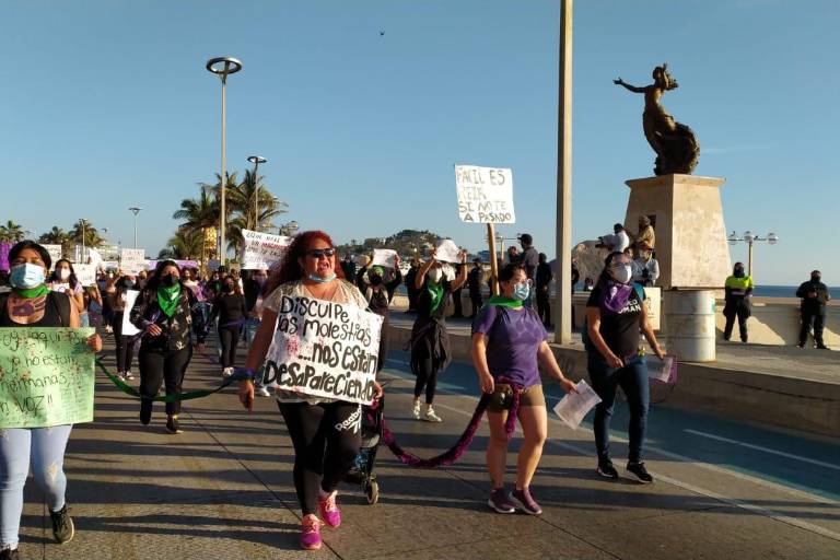 Inicia marcha por el Día Internacional de la Mujer en Mazatlán