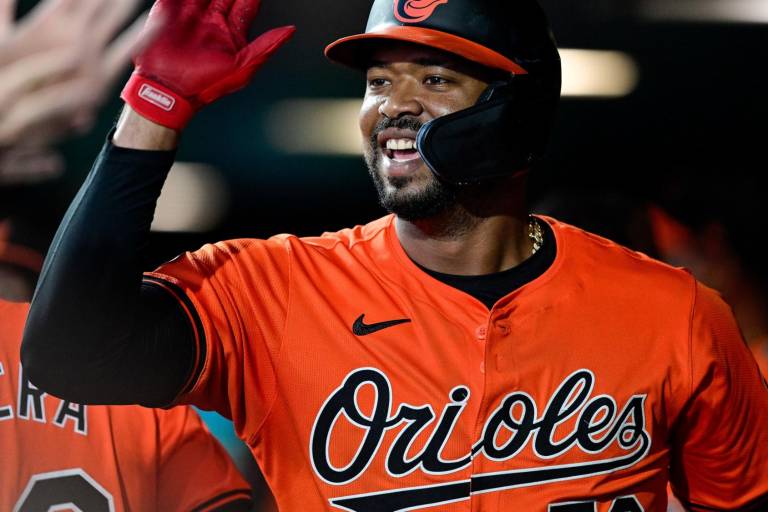 Eloy Jiménez acuerda contrato de liga menor con Rays