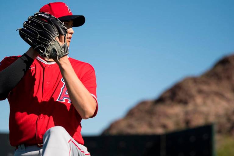 Shohei Ohtani alcanza las 100 millas en el bullpen