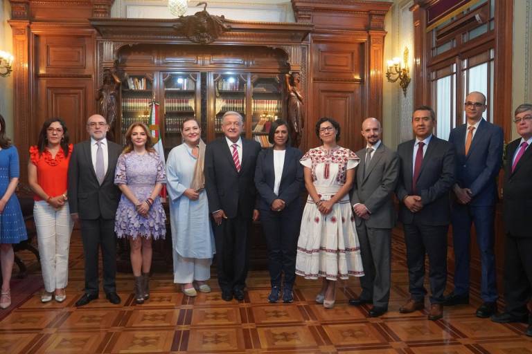 Llama AMLO a consejeros del INE a actuar de manera democrática