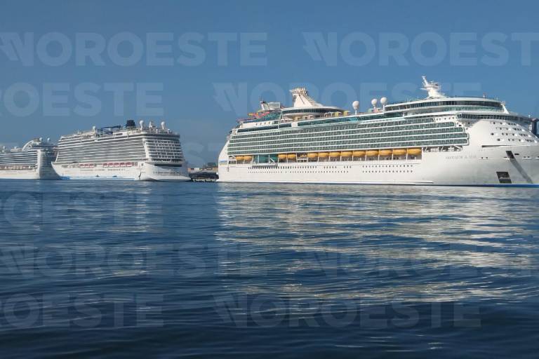 Llegan a Mazatlán tres cruceros turísticos.