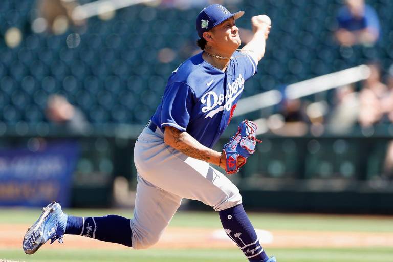 Dodgers suben al mexicano Víctor González y dan de baja a Jake Reed