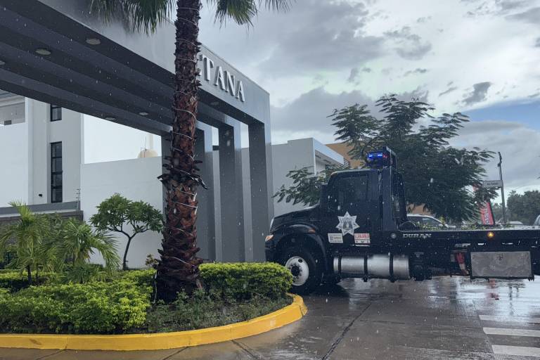 Reportan detención de un civil y vehículos asegurados en el fraccionamiento Altana, en Culiacán