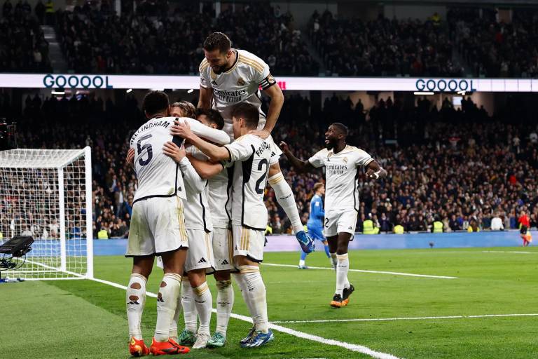 Real Madrid golea al Villarreal y es líder