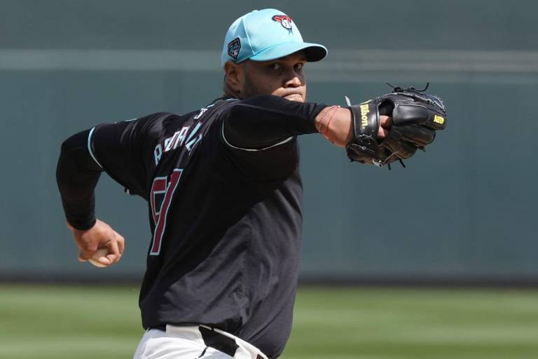 D-backs detiene rehabilitación de Eduardo Rodríguez por molestias en un costado