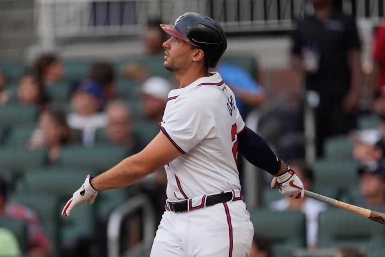Arcia, Riley, Olson se vuelan la cerca en triunfo de Bravos sobre Marlins