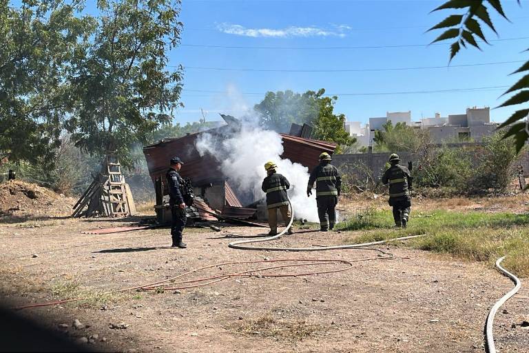 Encuentran a una persona sin vida dentro de casa incendiada cerca de Punta Azul, en Culiacán