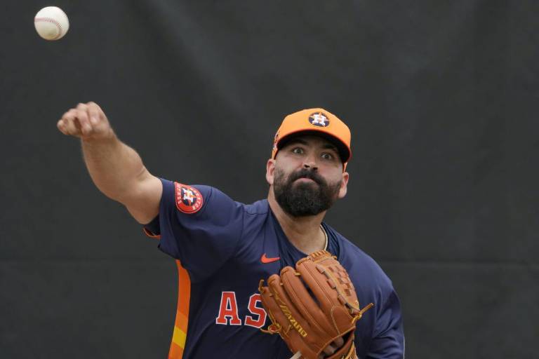 José Urquidy empezaría la temporada en la lista de lesionados