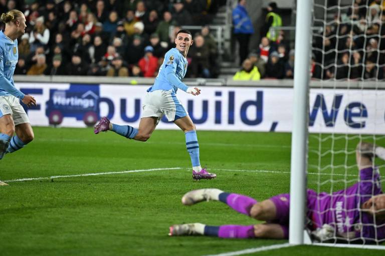 Manchester City remontó al Brentford y sueña con la cima de la Premier League