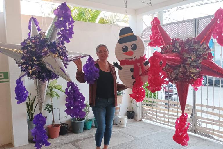 María del Carmen, una dinastía de cuatro generaciones creando piñatas con arte