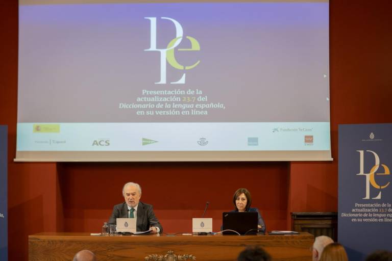 Diccionario de la RAE añade ‘nuevas’ palabras como perreo, sexting y no binaria