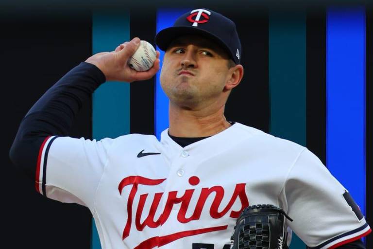 El derecho Tyler Mahle se sometió a la cirugía Tommy John