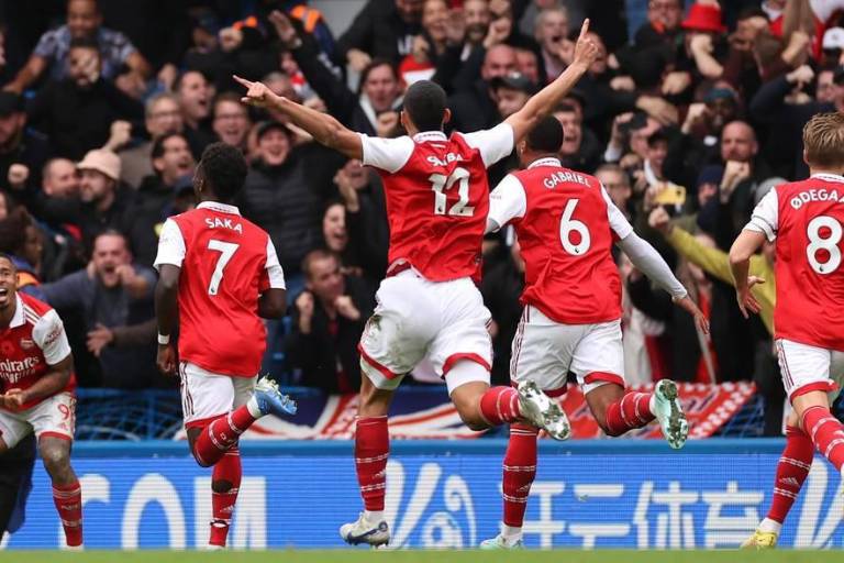 Arsenal vence al Chelsea y vuelve a la cima de la Premier