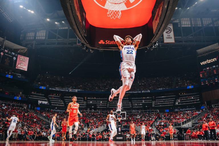 Los Sixers recobran el buen juego y vencen a los Hawks