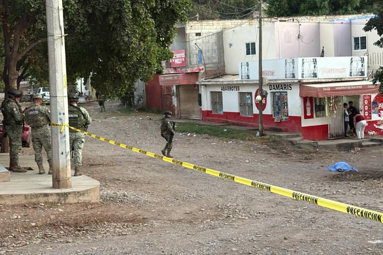 Asesinan a balazos a un hombre frente a una tienda en la colonia Buenos Aires, en Culiacán