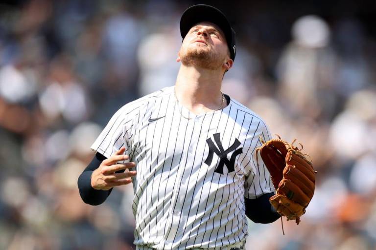 Schmidt acaricia el no-hitter y Volpe truena ante Orioles