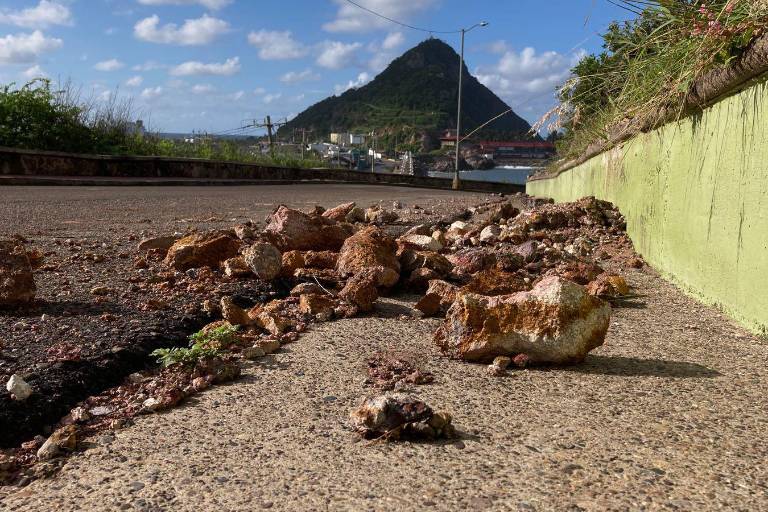 Se registra deslave en el Cerro del Vigía tras lluvias en Mazatlán