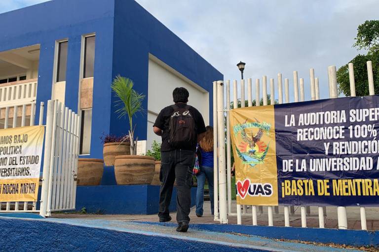 Recobra el bullicio del alumnado la UAS en Mazatlán, regresan después del paro