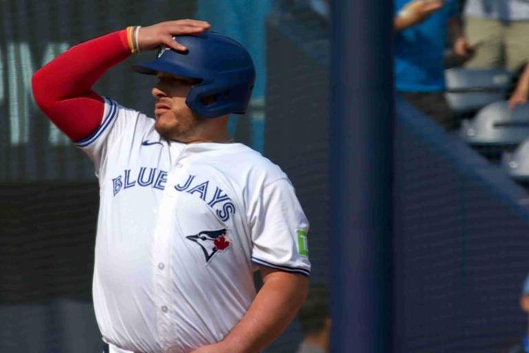 Kirk dispara 3 imparables en victoria de Azulejos