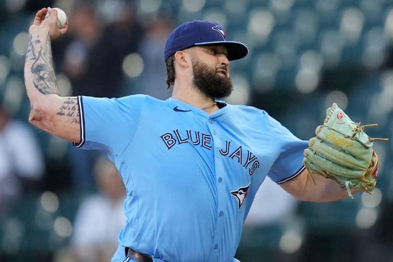 Alek Manoah llega a un acuerdo por una temporada con los Angelinos