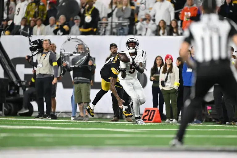 Flacco revive a Bengals en duelo de leyendas ante Rodgers