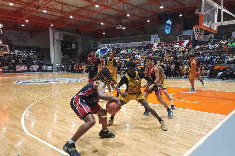 Acaricia triunfo Piratas Basketball, pero al final se le escapa