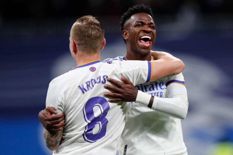 Real Madrid golea al Valencia para seguir con buena ventaja en la cima