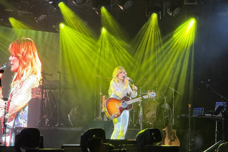 Derrocha amor Kany García en su primer concierto en Culiacán