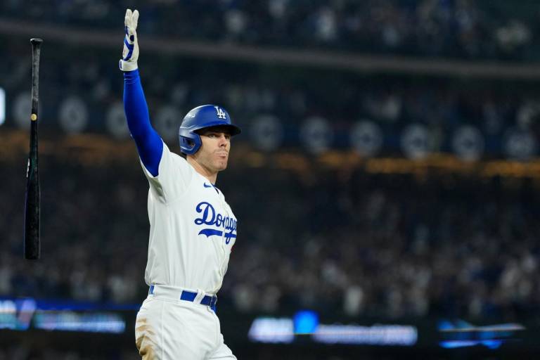 Pelota del grand slam de Freeman es subastada por 1.56 millones de dólares