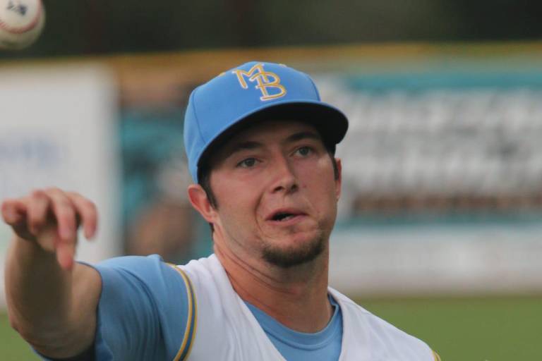 Filis adquieren al derecho Uelmen desde los Cachorros