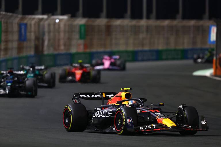 Checo Pérez gana el Gran Premio de Arabia Saudita