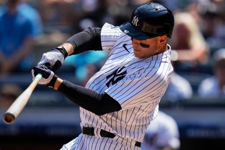 Yanquis barren a Reales detrás de cuatro hits de Rizzo