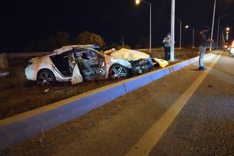 Accidente automovilístico en la Costera deja un muerto y varios heridos