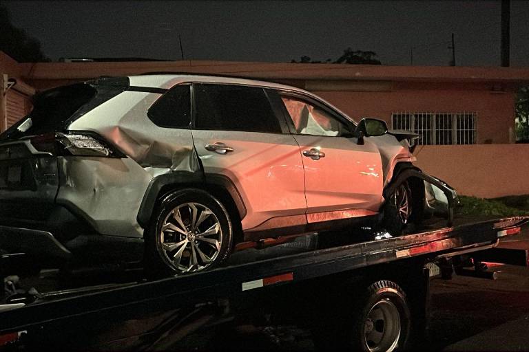 Aseguran camioneta con armas en calles de la colonia Libertad, en Culiacán