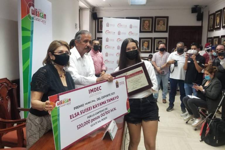 Jorge Adán y Suisei Koyama reciben el Premio Municipal del Deporte, en Culiacán