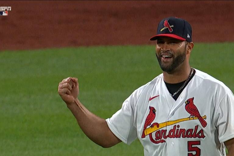 Albert Pujols y mexicano Luis González se estrenan como pítchers (VIDEO)