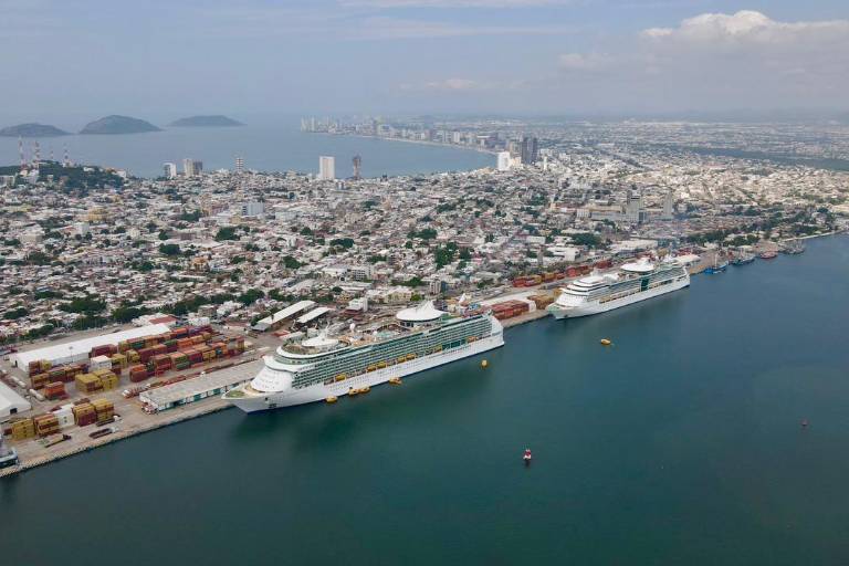 Confían navieras en Mazatlán; llegan más 8 mil turistas y tripulantes en dos cruceros este martes: Sectur