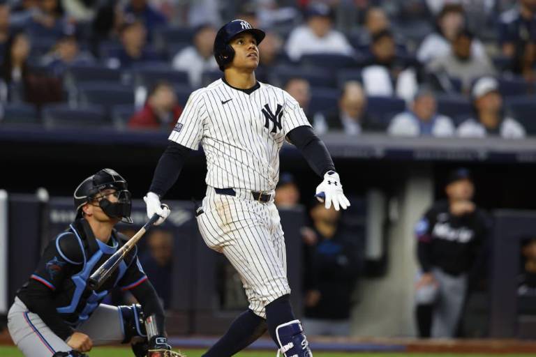 Yanquis triunfa ante Marlins con potente inning