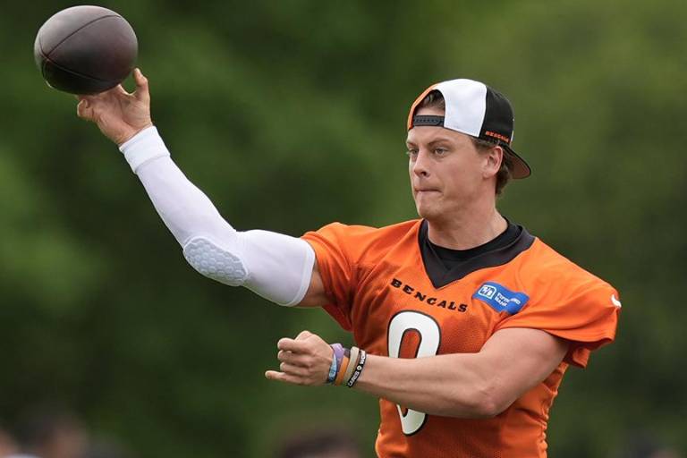 Joe Burrow regresa a entrenar con Bengals tras lesión en la muñeca