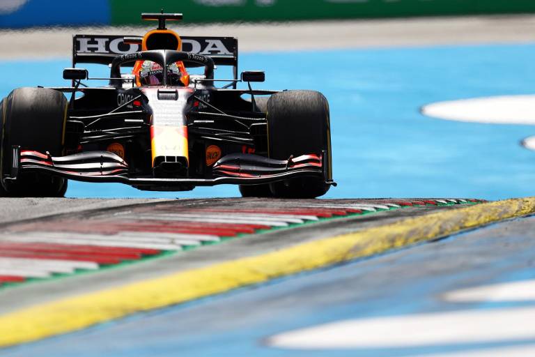Max Verstappen domina en el GP de Estiria de la F1; Checo termina cuarto