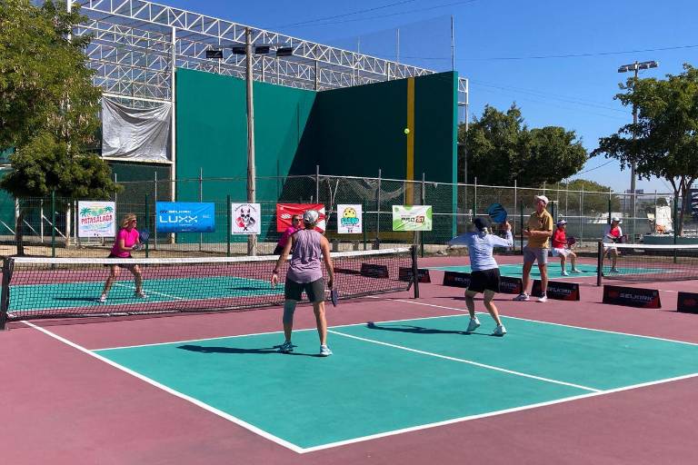 Duplas extranjeras marcan diferencia en Torneo Pickleball, en Mazatlán