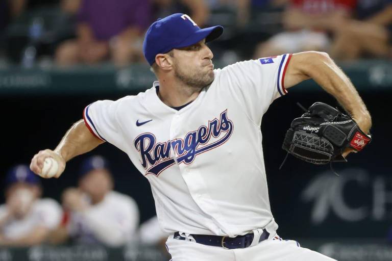 Scherzer va de menos a más en debut; Rangers barren a Chicago