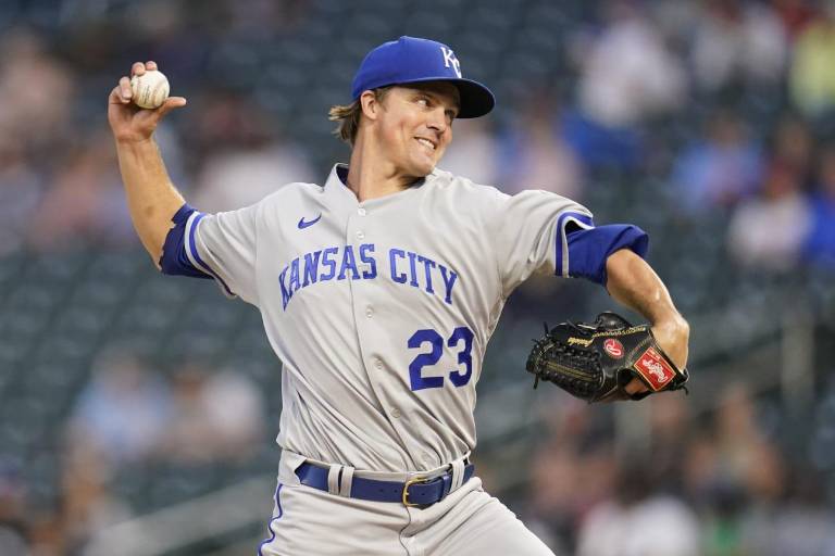 Zack Greinke seguirá en Reales al pactar por un año