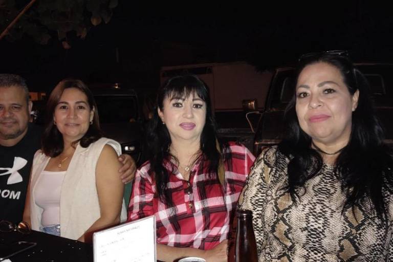 Viven grata velada con música de los 80 y comida regional