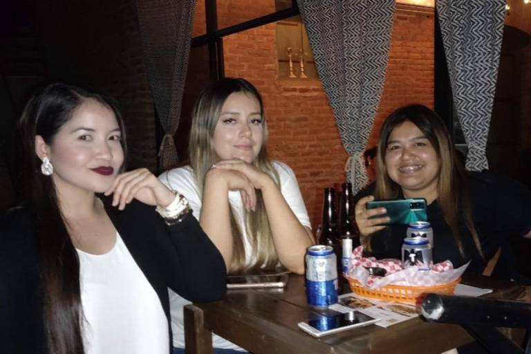 Viven grata velada con música de los 80 y comida regional