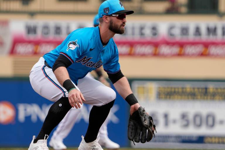 Yanquis obtienen a Jon Berti en un cambio entre tres equipos