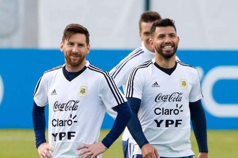 ‘Kun’ Agüero sale en defensa de Messi tras amenaza de ‘Canelo’