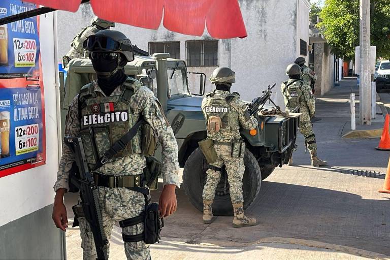 Despliegan operativo de seguridad en la colonia Tierra Blanca, en Culiacán